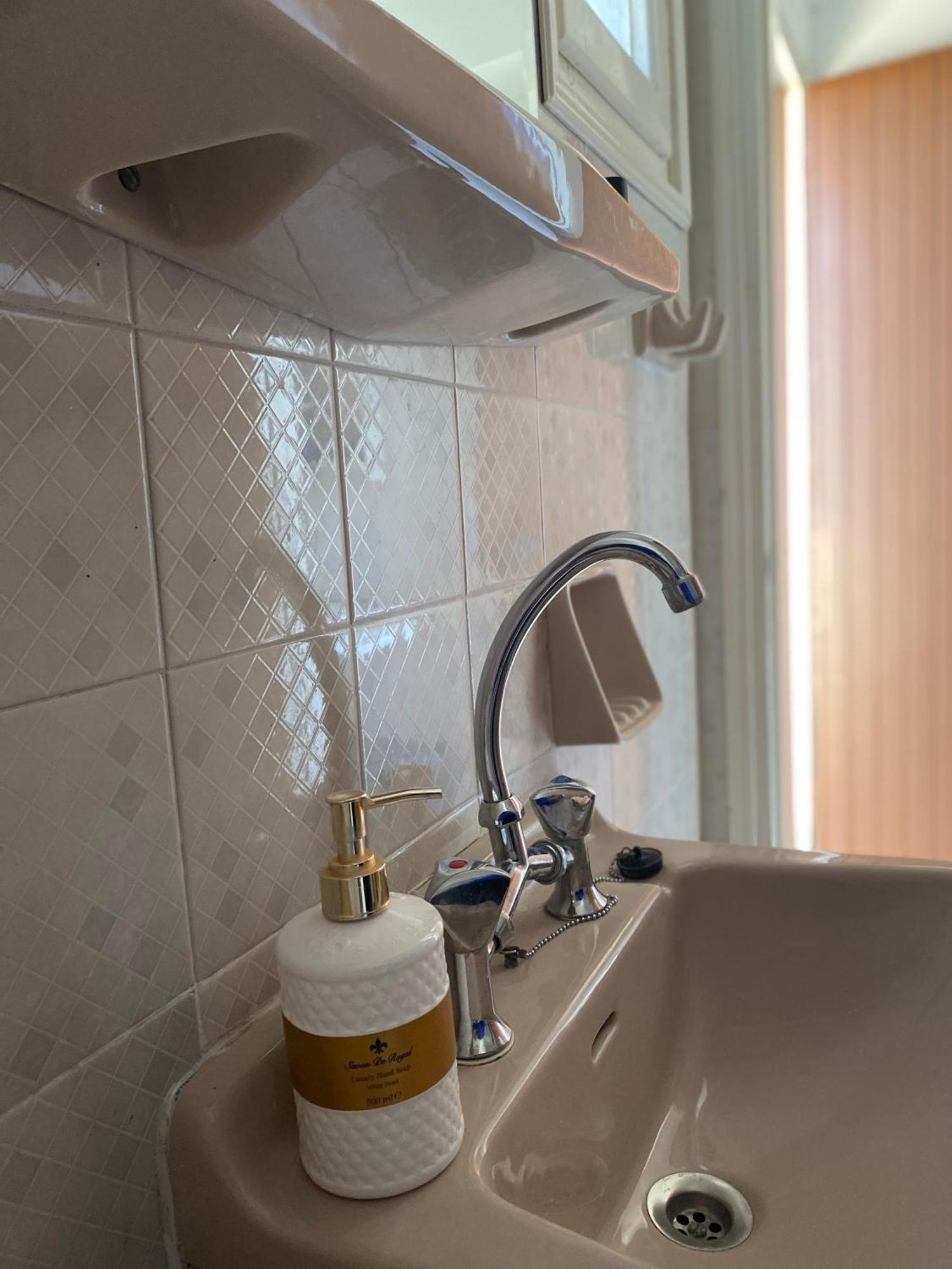 Navy Apartment With Mountain View &Private Parking Vátos 外观 照片