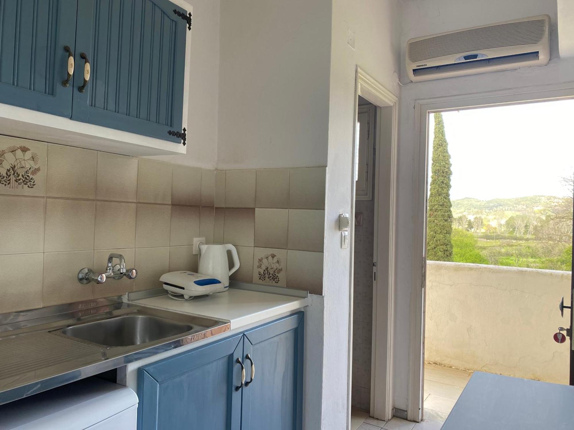 Navy Apartment With Mountain View &Private Parking Vátos 外观 照片