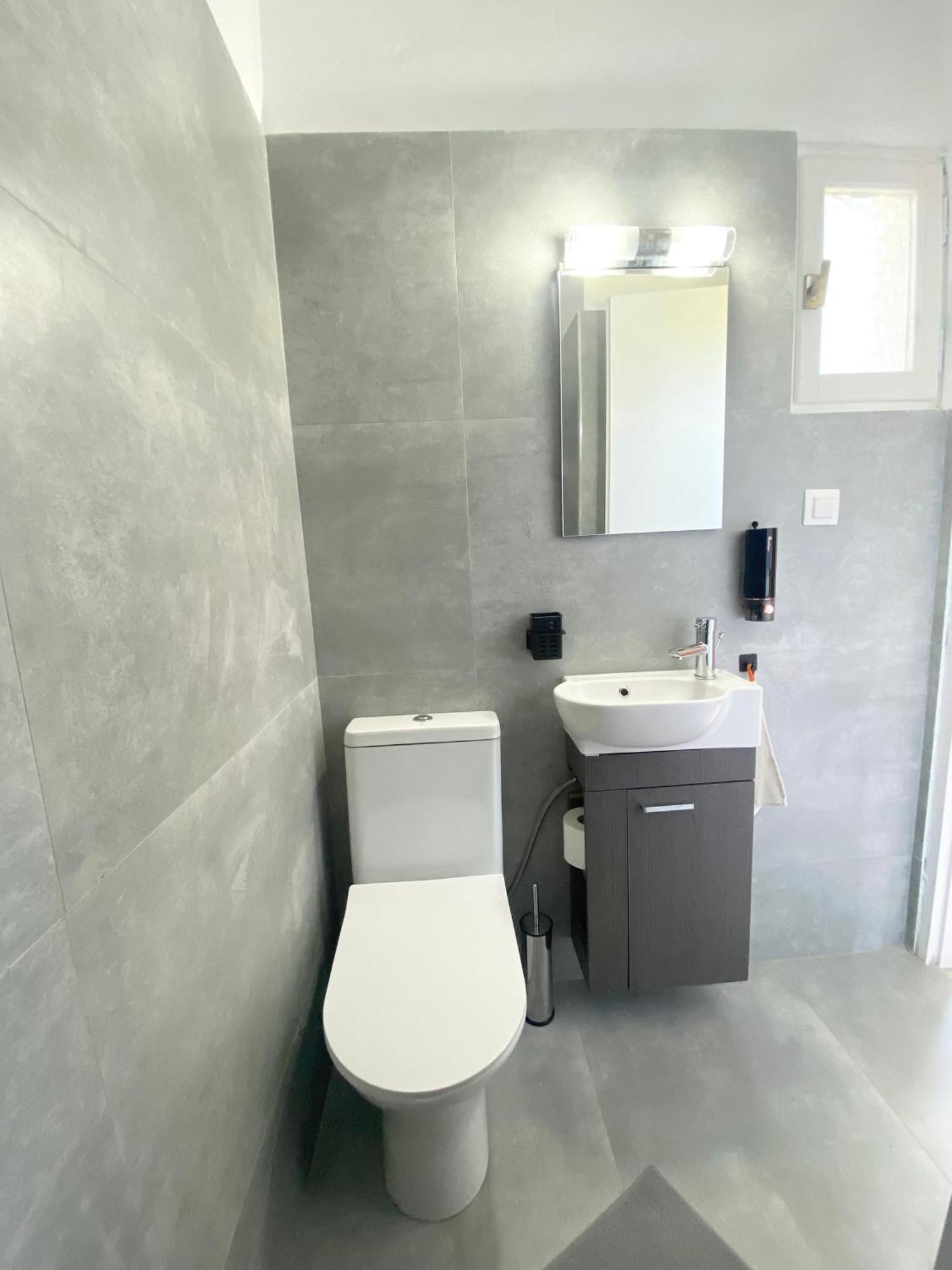 Navy Apartment With Mountain View &Private Parking Vátos 外观 照片