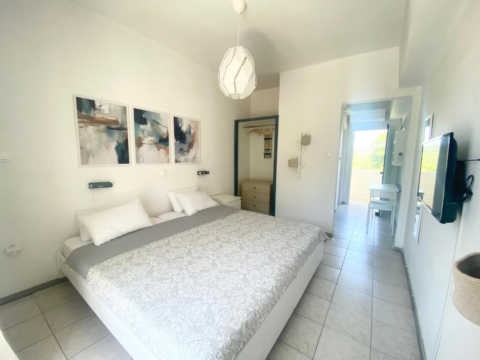 Navy Apartment With Mountain View &Private Parking Vátos 外观 照片
