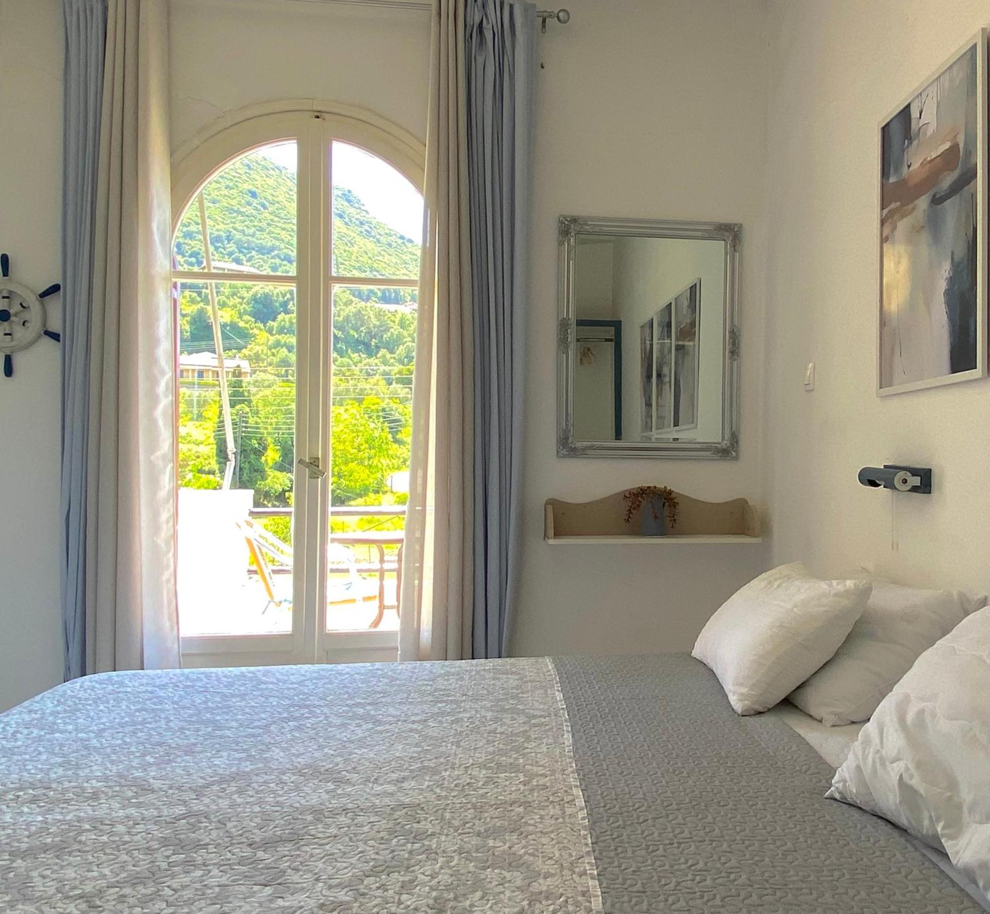Navy Apartment With Mountain View &Private Parking Vátos 外观 照片