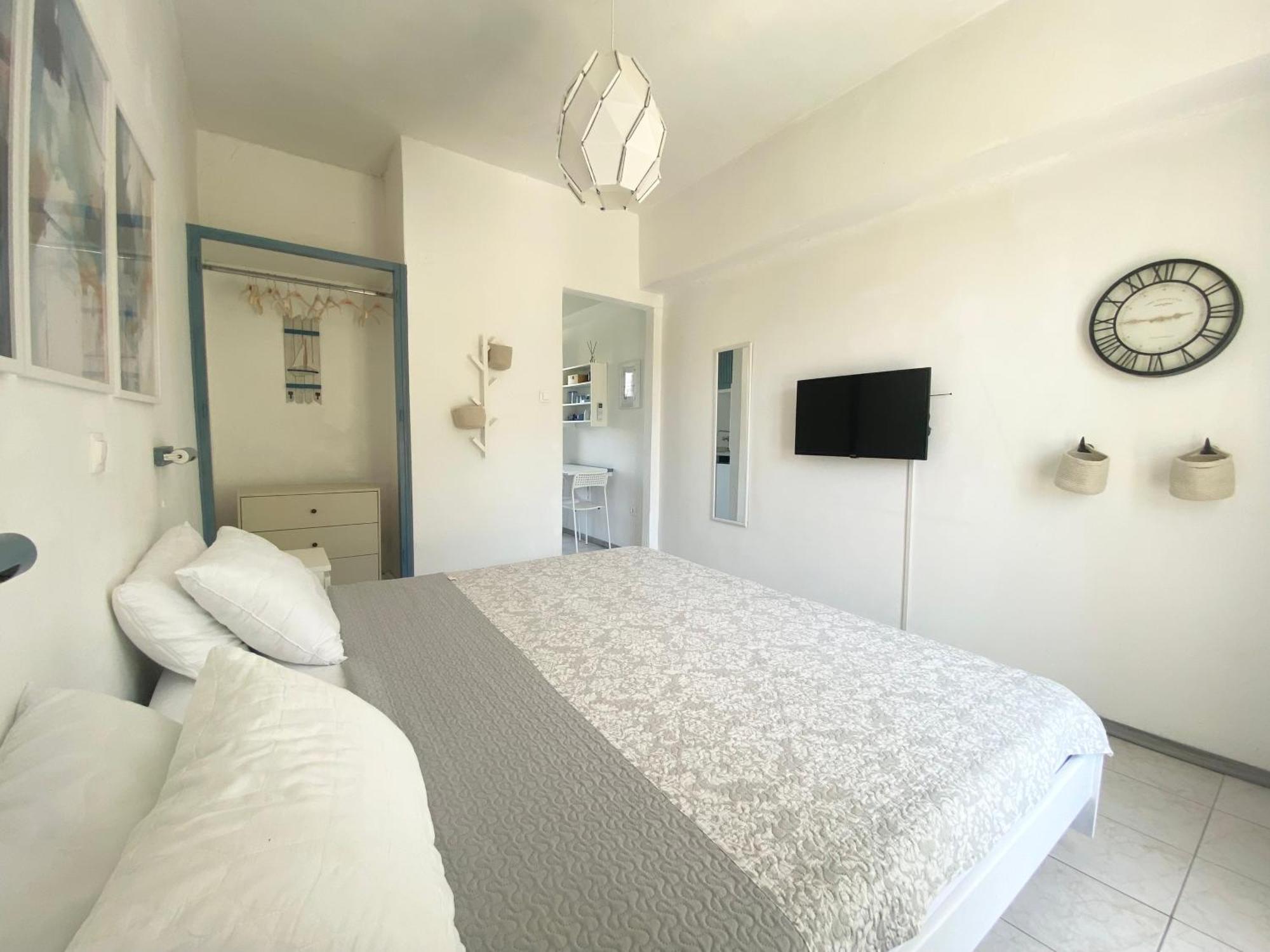 Navy Apartment With Mountain View &Private Parking Vátos 外观 照片