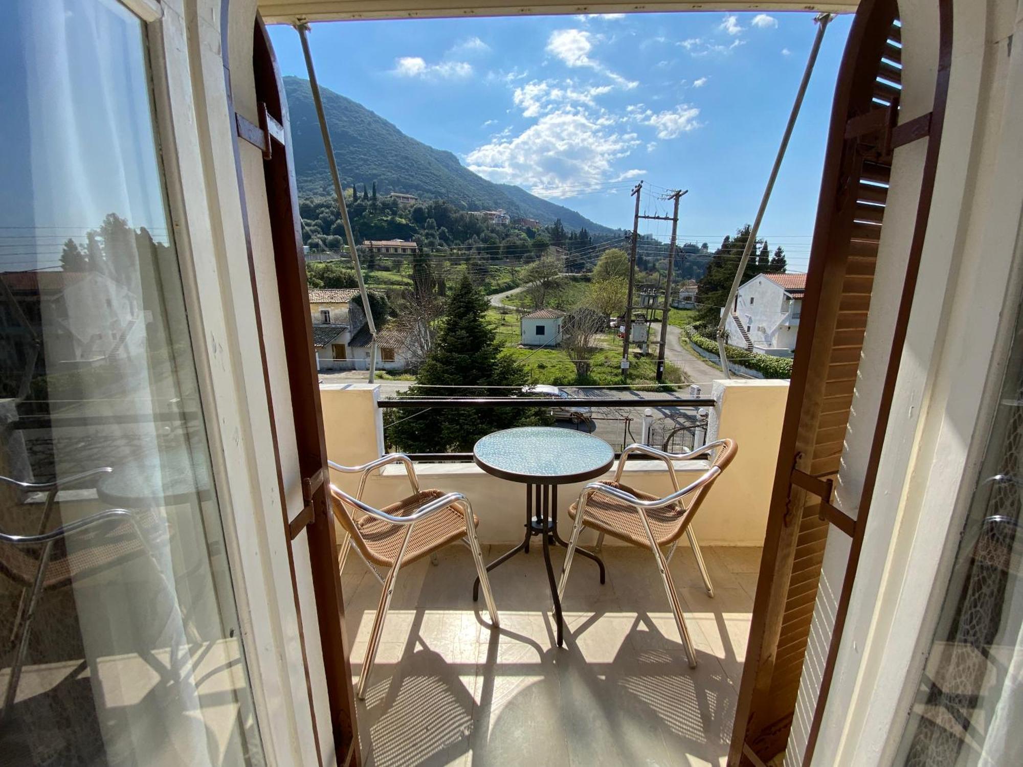 Navy Apartment With Mountain View &Private Parking Vátos 外观 照片
