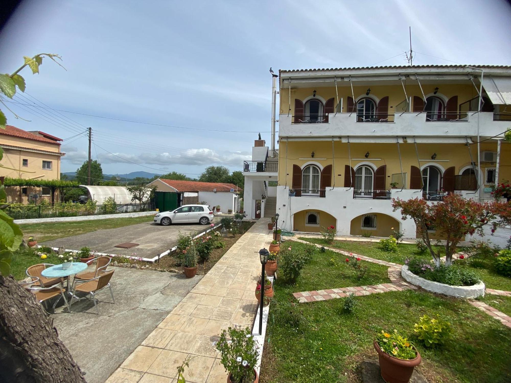 Navy Apartment With Mountain View &Private Parking Vátos 外观 照片