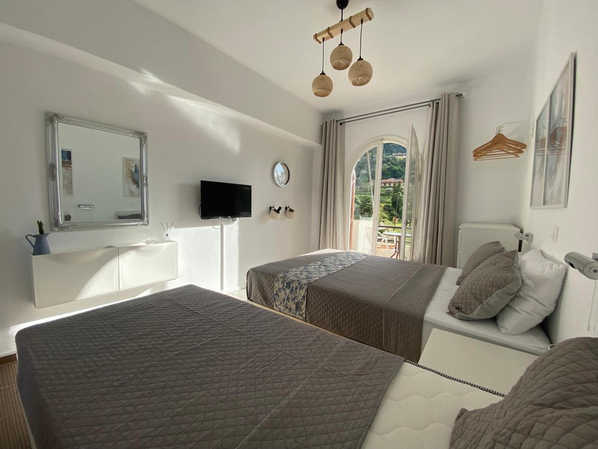 Navy Apartment With Mountain View &Private Parking Vátos 外观 照片