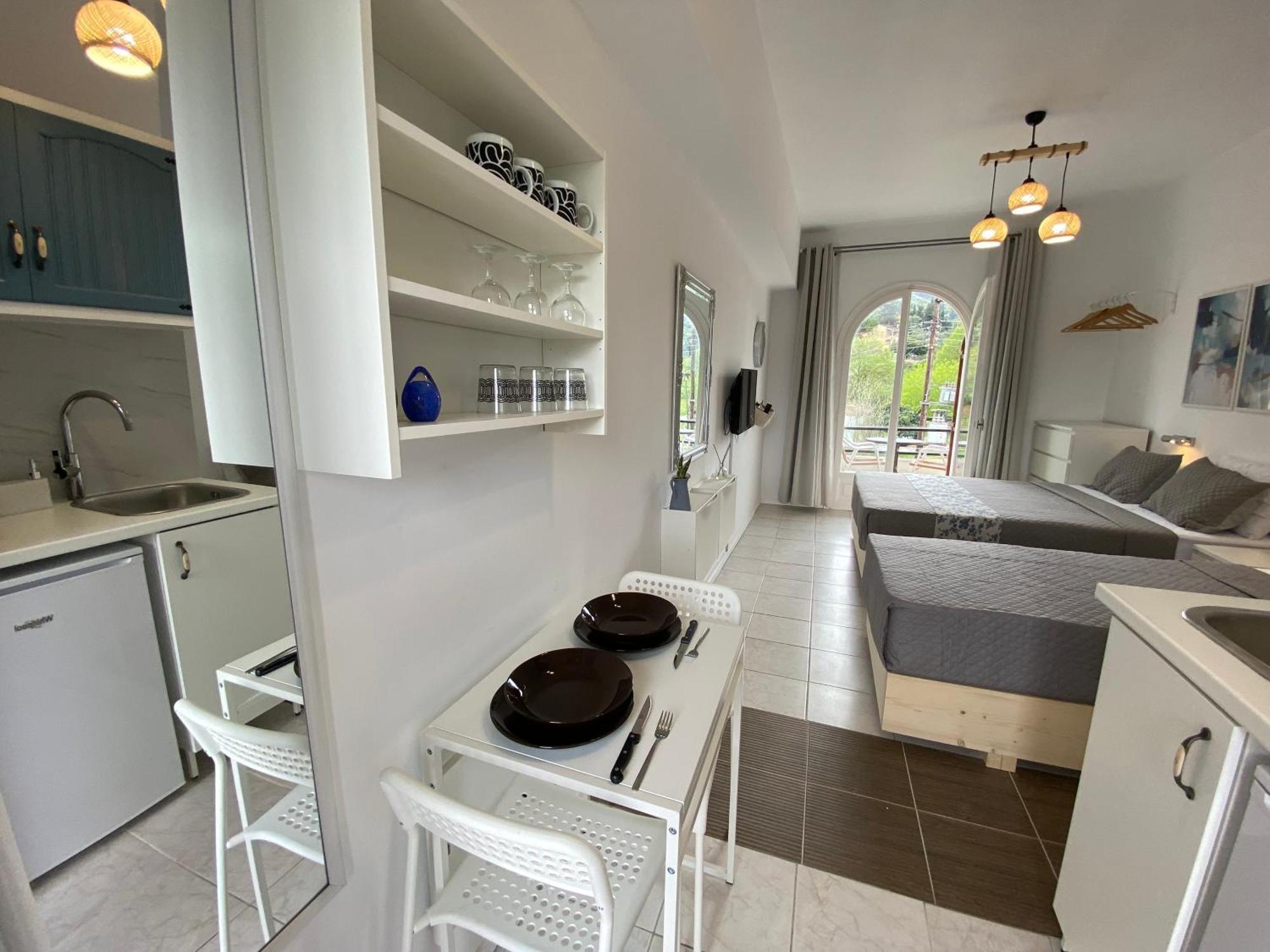 Navy Apartment With Mountain View &Private Parking Vátos 外观 照片
