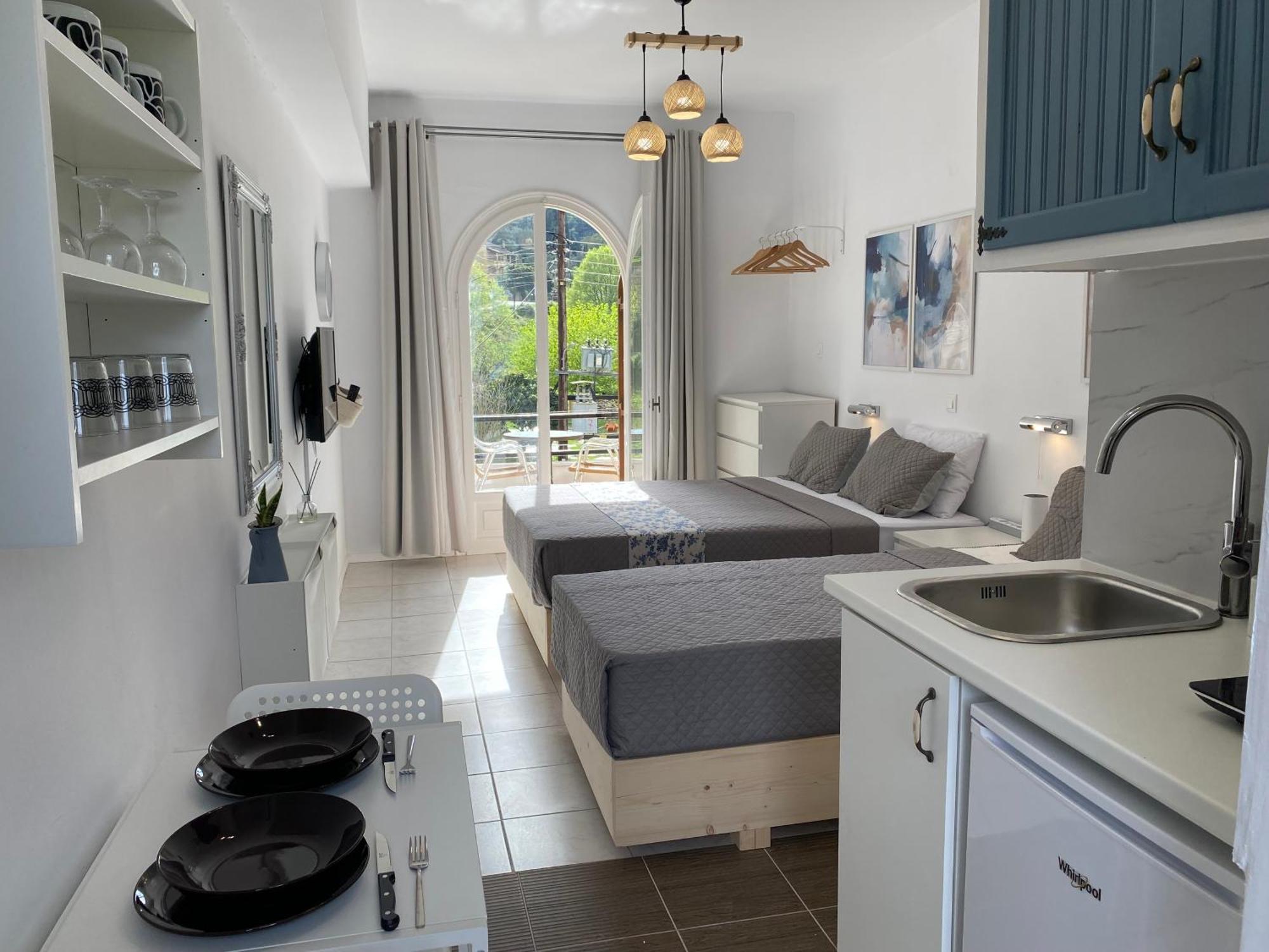 Navy Apartment With Mountain View &Private Parking Vátos 外观 照片